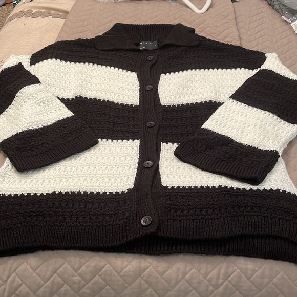 ASOS DESIGN Knit Oversized Sweater in Black/White stripe/NWT/S - Picture 4 of 12